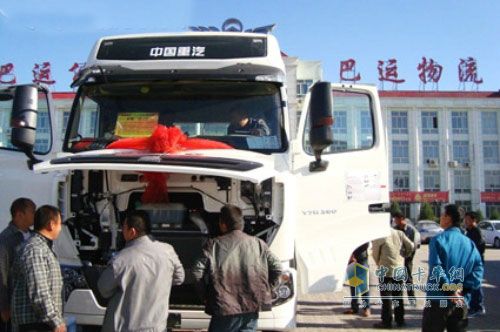 巡展的重汽卡車