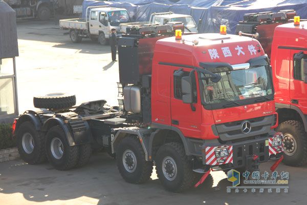 十臺(tái)奔馳Actros SLT大件牽引車(chē)一次性交付中國(guó)用戶(hù)