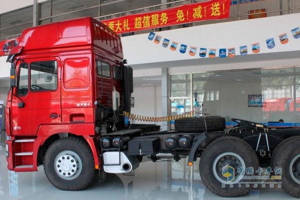 陜汽德龍F3000  6*4牽引車（輕量化版）