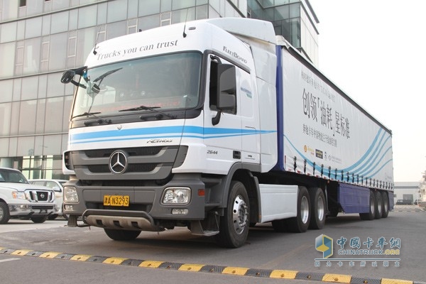 先進(jìn)的梅賽德斯-奔馳Actros 2644牽引車(chē)