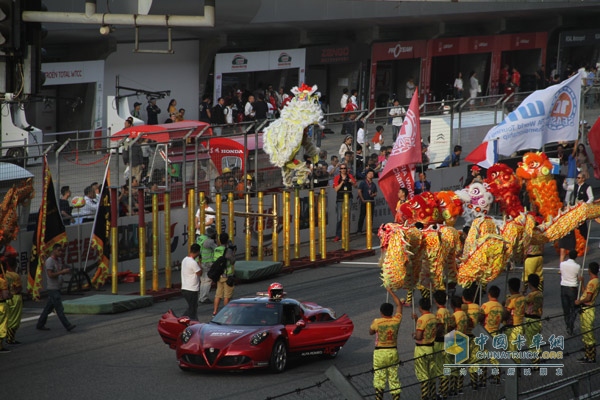 依維柯Stralis榮耀領(lǐng)跑上海站2014世界房車(chē)錦標(biāo)賽