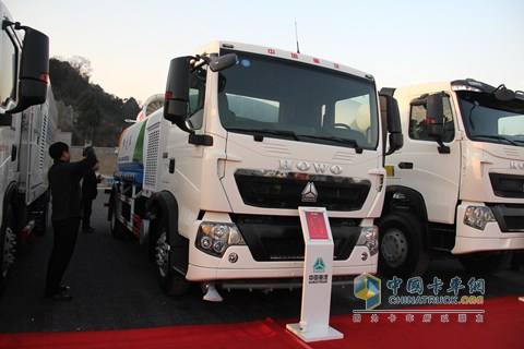 中國重汽 T5G 180馬力 4X2 灑水車