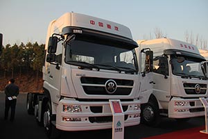 中國重汽 斯達(dá)-斯太爾重卡 D7B 380馬力 6X2 牽引車