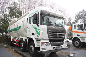 聯(lián)合卡車 玉柴400馬力 8X4LNG粉罐運(yùn)輸車