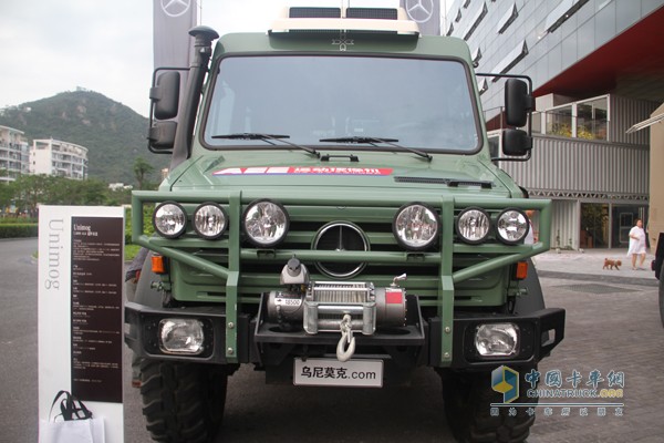 梅賽德斯-奔馳烏尼莫克（Unimog）U4000 4X4越野底盤