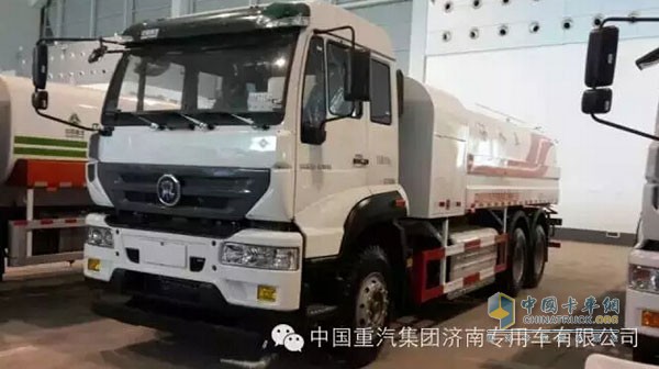 重汽濟(jì)專M5G灑水車(LNG國五)