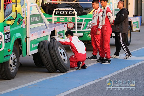 賽手積極備戰(zhàn)，保障車隊順利完賽