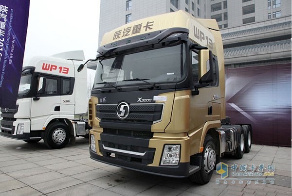 陜汽 德龍X3000黃金版 530馬力 6X4 牽引車（輕量化版） 