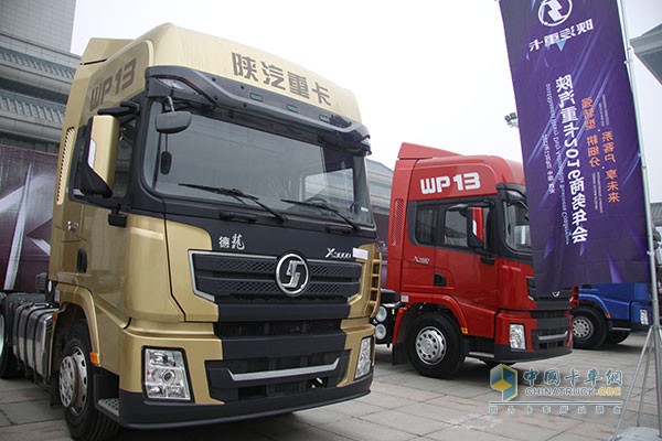 陜汽 德龍X3000黃金版 530馬力 6X4 牽引車（輕量化版） 