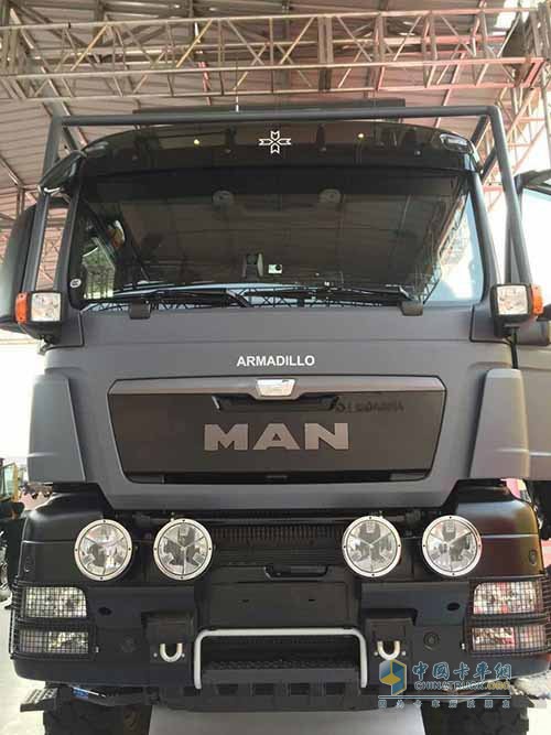 曼恩TGS 41.480 8X8越野房車駕駛室寬闊舒適