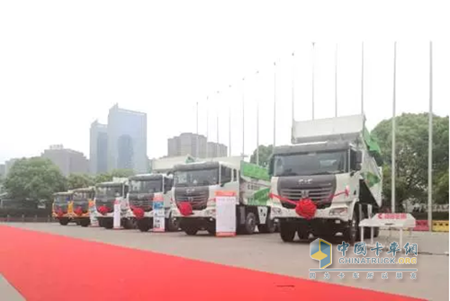 聯(lián)合卡車2016新型智能環(huán)保渣土車亮相合肥