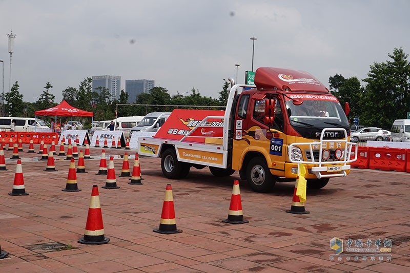 陜汽重卡 德龍新M3000 輕量化版 310馬力 4X2 國(guó)四牽引車(SX4186GN361)