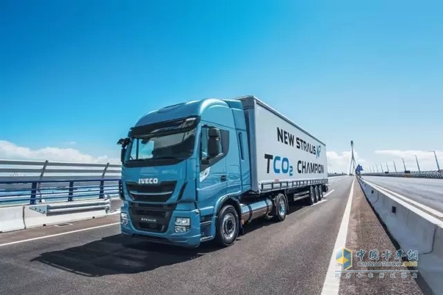 New Stralis NP是第一款帶有12速Eurotronic自動變速箱的天然氣動力卡車