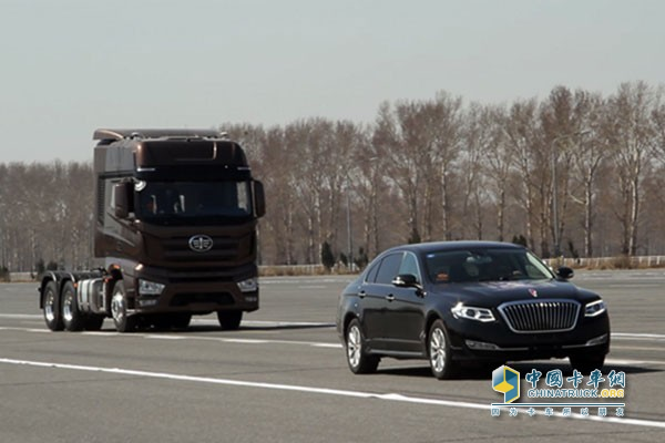 解放自主無(wú)人駕駛智能卡車首秀成功