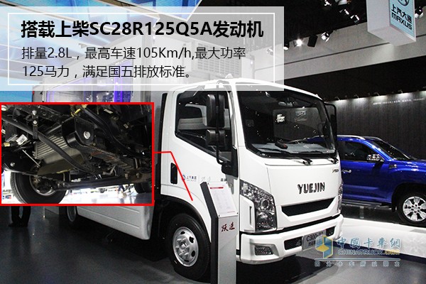 躍進(jìn)C300-33所搭載的是上柴SC28R125Q5A發(fā)動(dòng)機(jī)，排量2.8L，最大功率125馬力，最高車(chē)速達(dá)105km/h，并滿足國(guó)五排放標(biāo)準(zhǔn)。