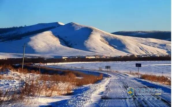 南方突降大雪，行車在外的你該如何應(yīng)對？