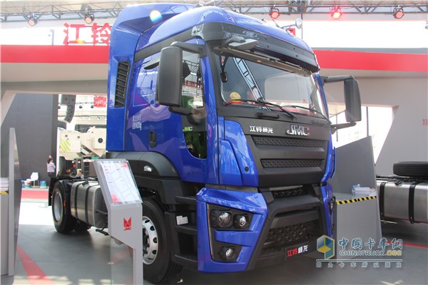 江鈴威龍4×2牽引車