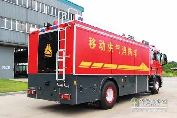 中國重汽移動(dòng)供氣消防車