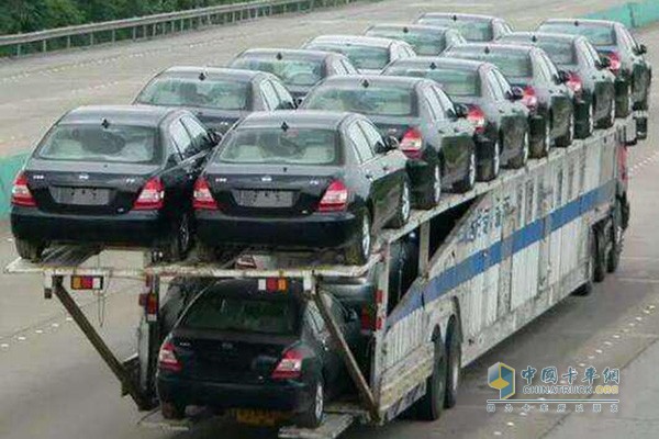 飛機板、雙排車等違規(guī)轎運車影響道路安全