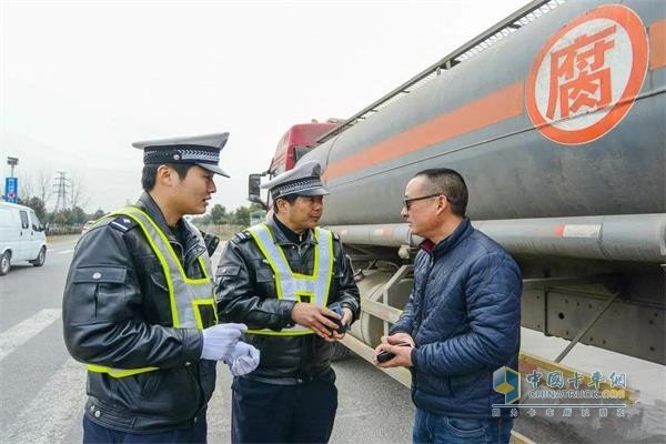 都汶高速禁止運載危險化學品的機動車進入