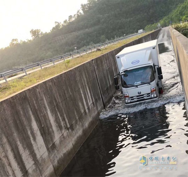 恒天新楚風(fēng)純電動(dòng)物流車(chē)測(cè)試