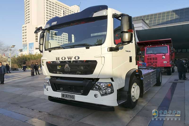 中國(guó)重汽 HOWO T5G 4×2 純電動(dòng)環(huán)衛(wèi)車(chē)底盤(pán)