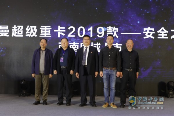 歐曼超級(jí)重卡2019款安全之星西南區(qū)域上市