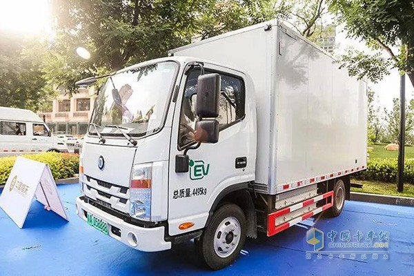 中國恒天新楚風(fēng)純電動廂式運(yùn)輸車