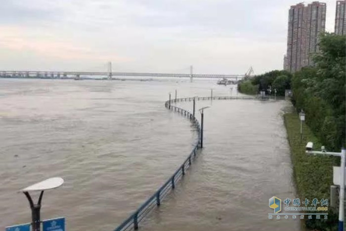 皖南地區(qū)持續(xù)遭受大暴雨、特大暴雨襲擊