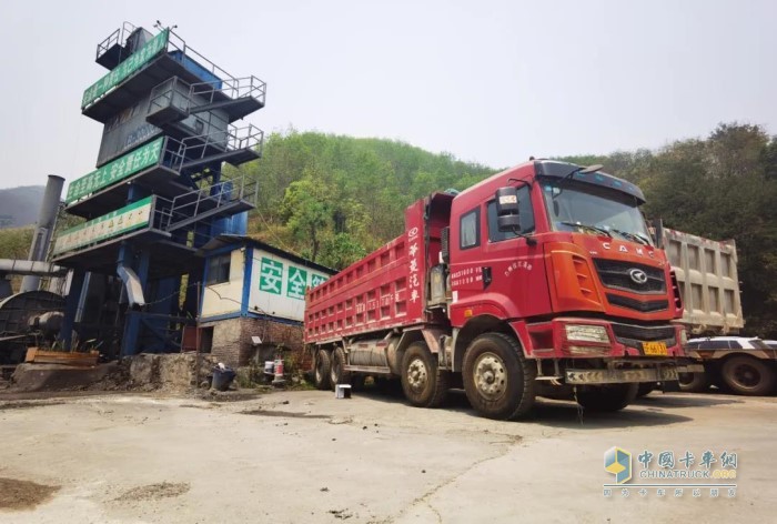 近20臺車主要都是華菱漢馬自卸車