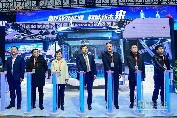 2021世界道路運(yùn)輸與公交車(chē)輛大會(huì)開(kāi)幕 卡客車(chē)先鋒企業(yè)參展論道