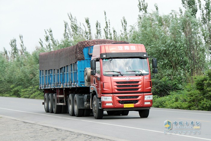 危險(xiǎn)貨物運(yùn)輸車(chē)輛 拉運(yùn)綠色通道車(chē)輛 經(jīng)營(yíng)許可證 貨運(yùn)從業(yè)資格證