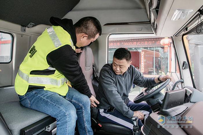 上汽紅巖高速標載牽引車媒體長測首站試駕活動受四川用戶認可