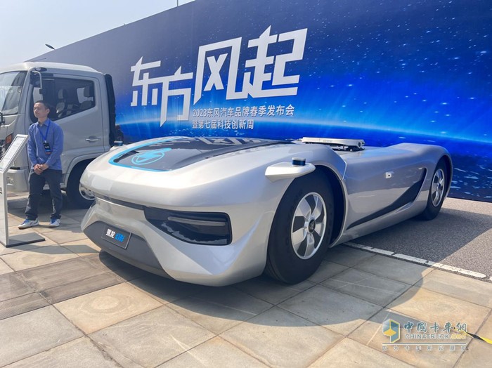 乘龍幻影2.0無(wú)人駕駛物流車