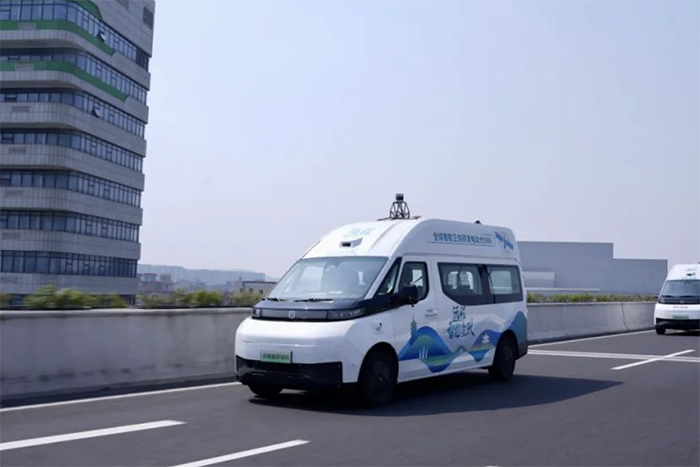 領先技術強勢輸出，遠程線控智能架構誕生新一代量產Robotaxi