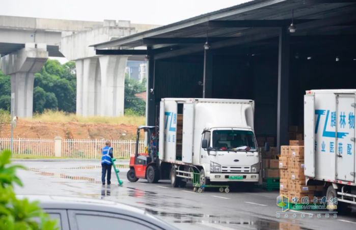 與生命賽跑 慶鈴EV100純電動車成都醫(yī)藥配送跑出“佳速度”