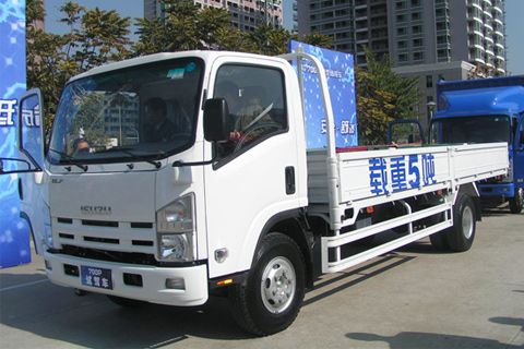 慶鈴 700P系列中卡 175馬力 4X2 載貨車