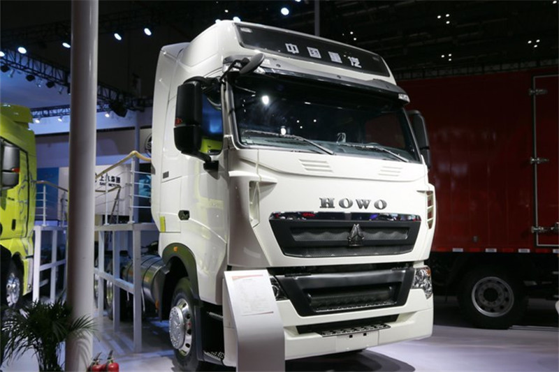 中國重汽 HOWO T7H 重卡 430馬力 6X4 LNG 國五牽引車(ZZ4257V384HE1LB)