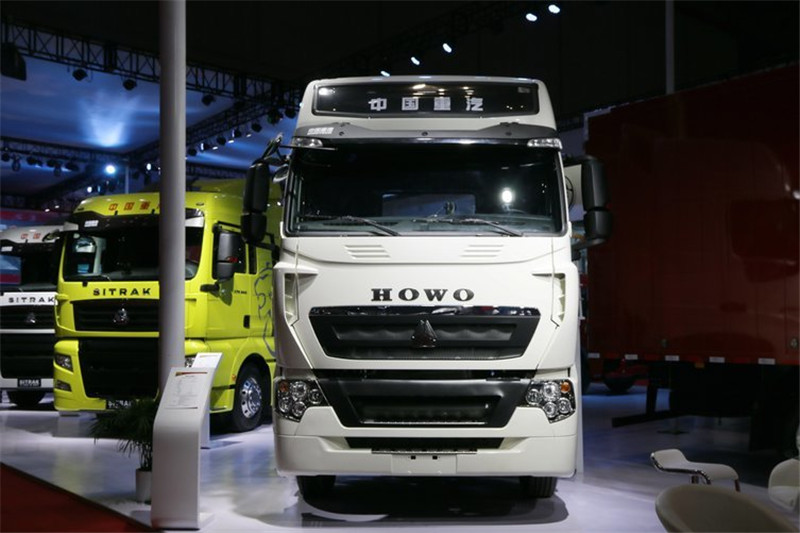 中國重汽 HOWO T7H 重卡 430馬力 6X4 LNG 國五牽引車(ZZ4257V384HE1LB)