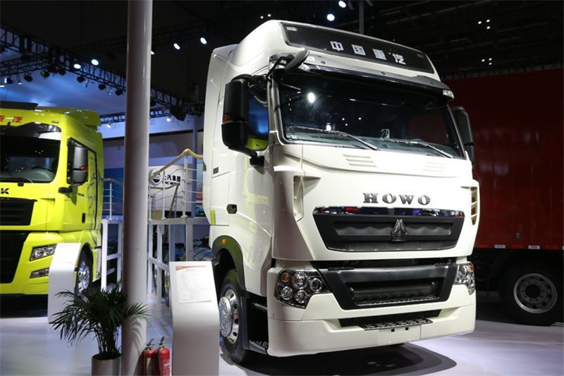 中國重汽 HOWO T7H 重卡 430馬力 6X4 LNG 國五牽引車(ZZ4257V384HE1LB)