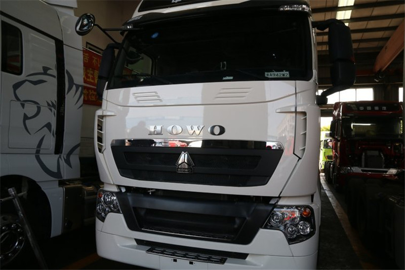 中國重汽 HOWO T7H 重卡 430馬力 6X4 LNG 國五牽引車(ZZ4257V384HE1LB)