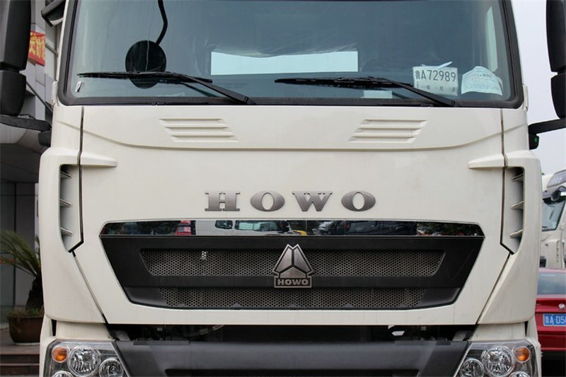 中國(guó)重汽 HOWO T7H重卡 400馬力 6X4危險(xiǎn)品牽引車(國(guó)五)(ZZ4257V324HE1W)(速比:3.36)