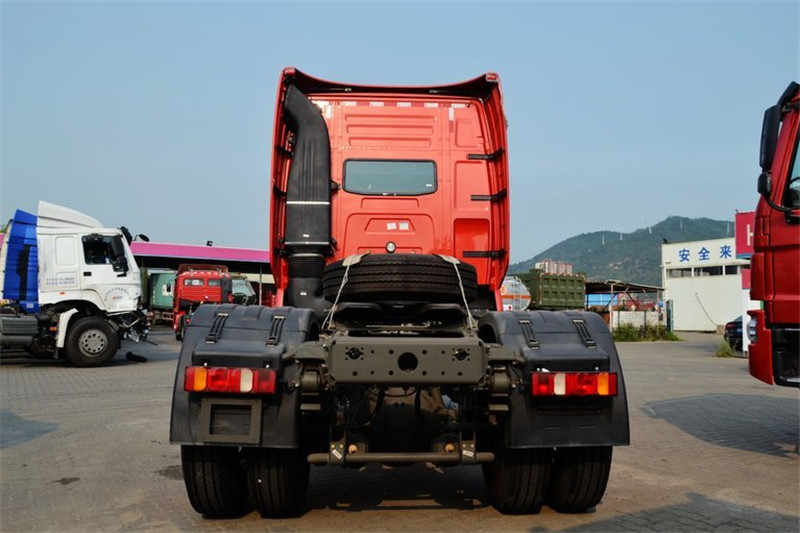 中國重汽 HOWO T7H重卡 400馬力 4X2 國四牽引車(高頂)(ZZ4187V361HD1B)