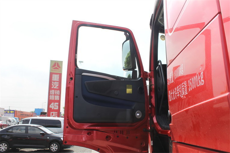 中國重汽 HOWO T7H重卡 440馬力 4X2 國四危險品牽引車(ZZ4187V361HD1W)(高頂)