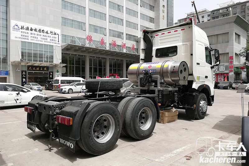 中國重汽 HOWO T7H 重卡 430馬力 6X4 LNG 國五牽引車(ZZ4257V384HE1LB)