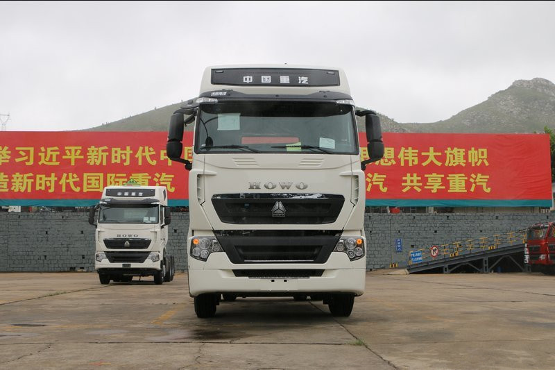 中國重汽 HOWO T7H重卡 440馬力 4X2 國六 LNG危險(xiǎn)品牽引車(ZZ4187V381HF1LW)