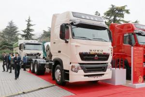 中國重汽 HOWO T7H重卡 440馬力 6X4 LNG 國六 AMT自動(dòng)擋牽引車(16擋)(ZZ4257V384HF1LB)